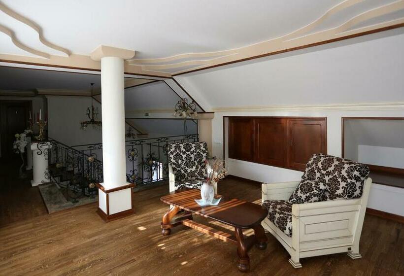 ホテル Pensiunea Trei Pini