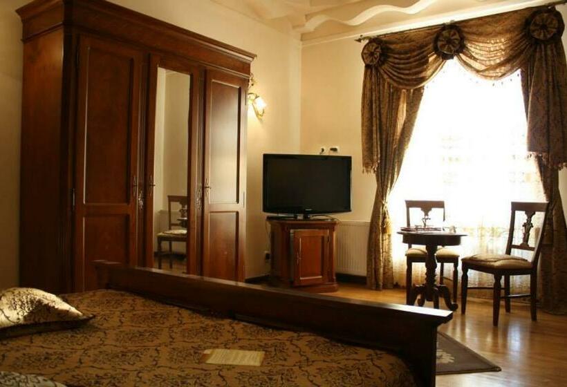 ホテル Pensiunea Trei Pini