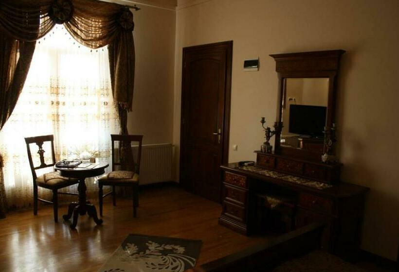 ホテル Pensiunea Trei Pini