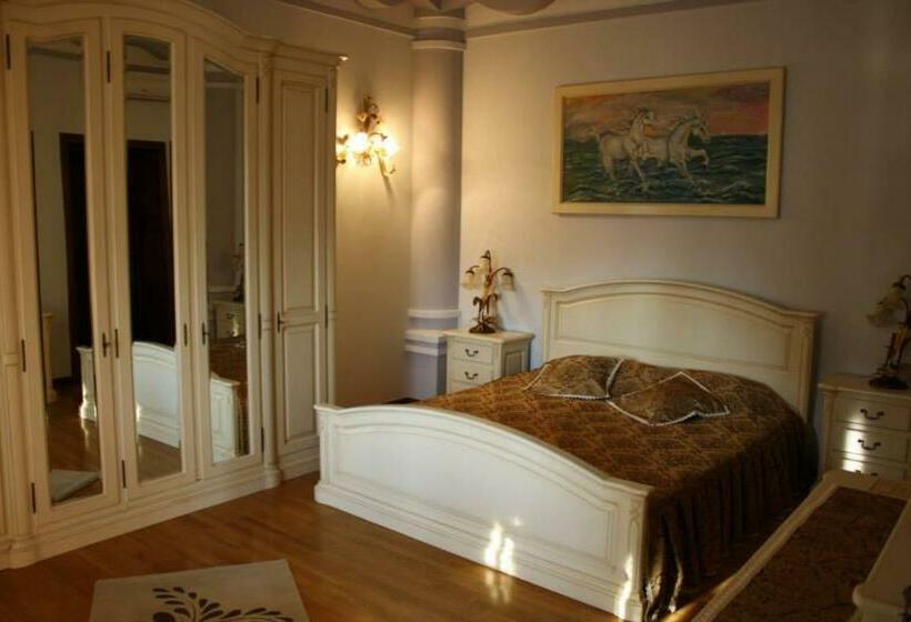 ホテル Pensiunea Trei Pini