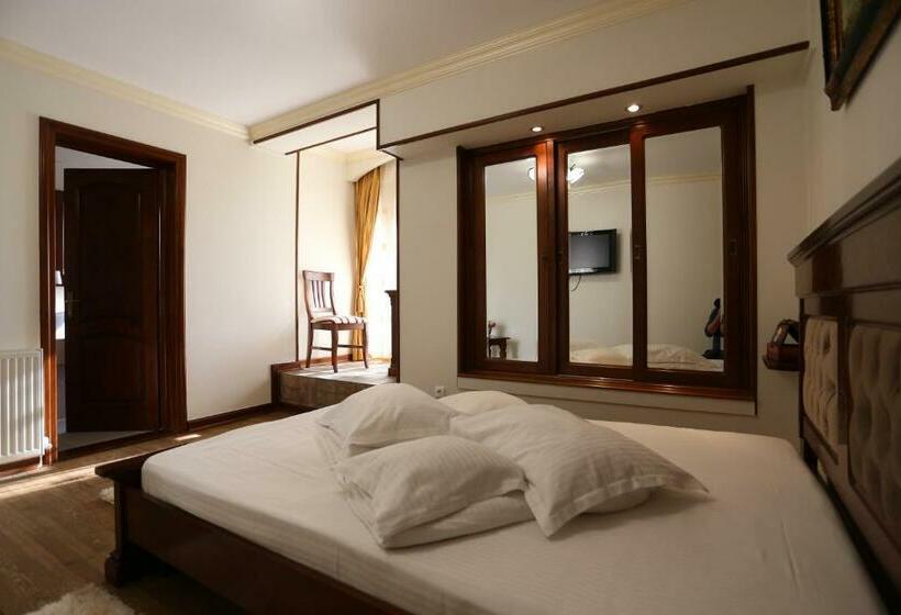 ホテル Pensiunea Trei Pini