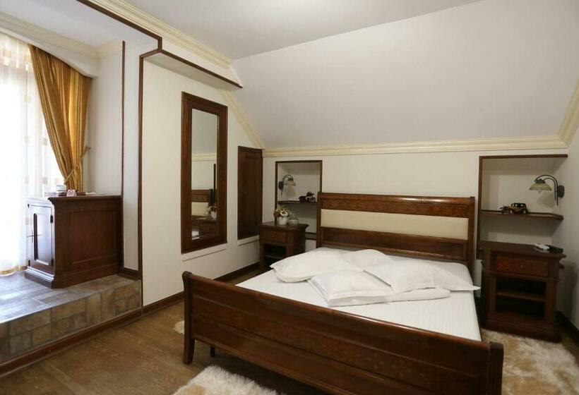 ホテル Pensiunea Trei Pini