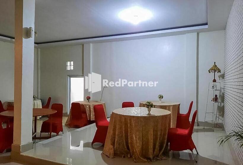 בית מלון כפרי Puri Yasmin Potowanua Lasusua Mitra Reddoorz