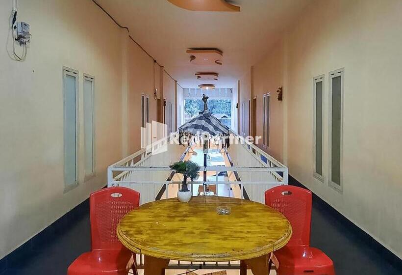 בית מלון כפרי Puri Yasmin Potowanua Lasusua Mitra Reddoorz