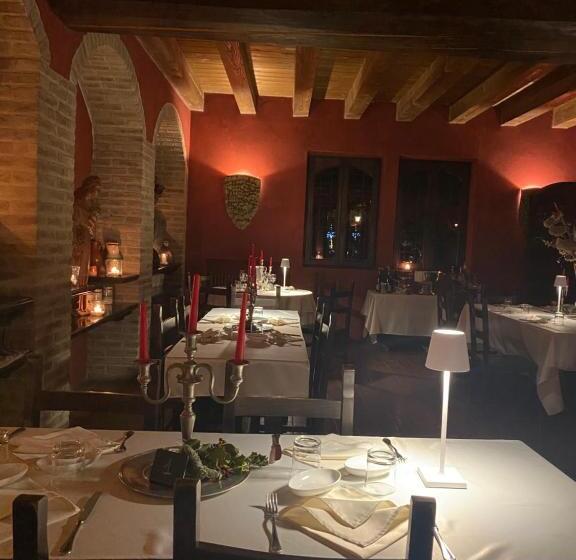 ホテル Torre Del Barbagianni   Castello Di Gropparello