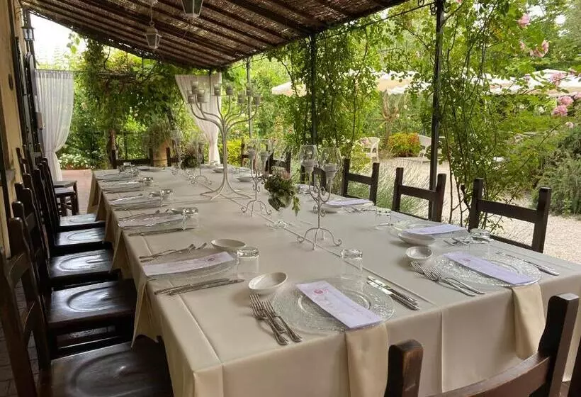 ホテル Torre Del Barbagianni   Castello Di Gropparello