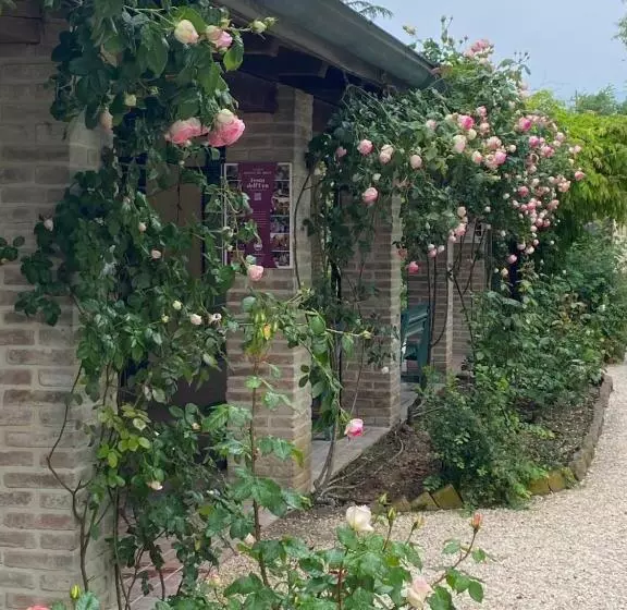 ホテル Torre Del Barbagianni   Castello Di Gropparello