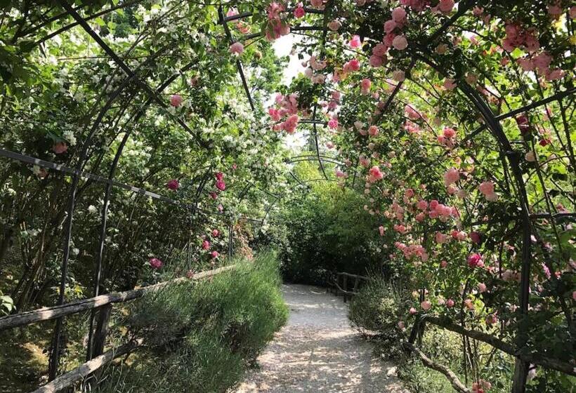 ホテル Torre Del Barbagianni   Castello Di Gropparello