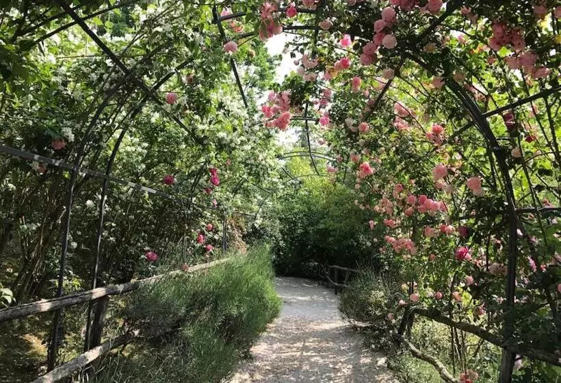 ホテル Torre Del Barbagianni   Castello Di Gropparello