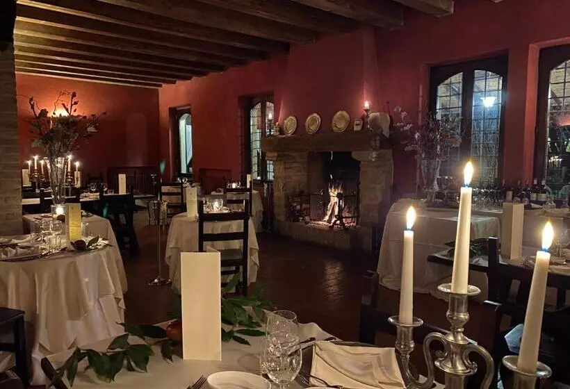 ホテル Torre Del Barbagianni   Castello Di Gropparello