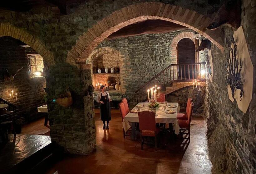 ホテル Torre Del Barbagianni   Castello Di Gropparello