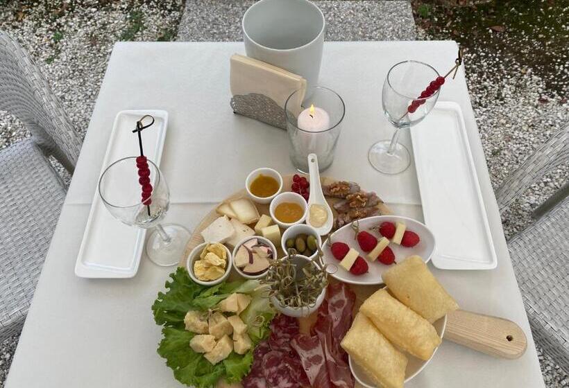 ホテル Torre Del Barbagianni   Castello Di Gropparello