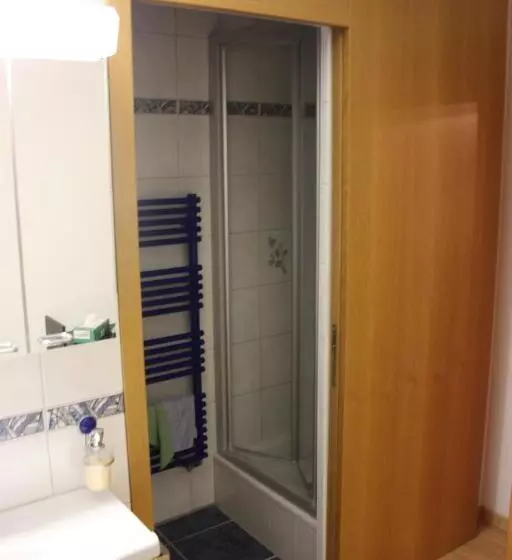 ユースホステル B&b Stirnimann