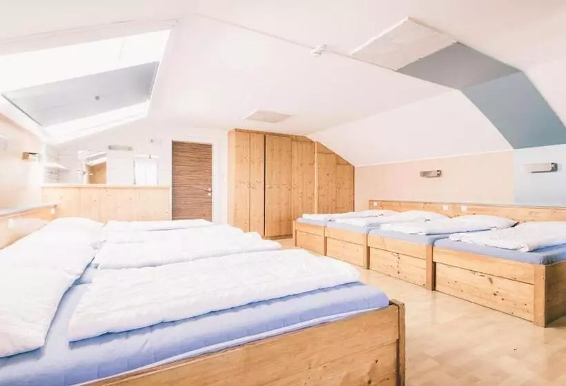 Retkeilymaja Karlingerhaus