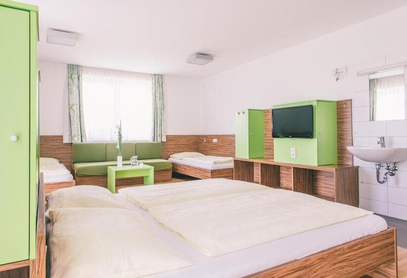 호스텔 Karlingerhaus