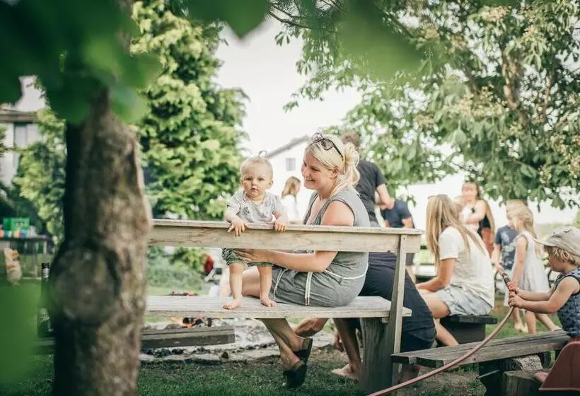 Retkeilymaja Karlingerhaus