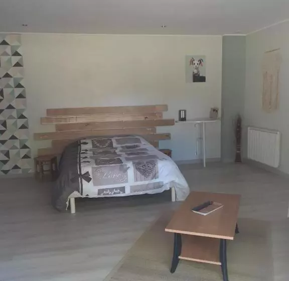 Aamiaismajoitus (B&B) Chambres Et Table D Hôtes Les Trois Marquets