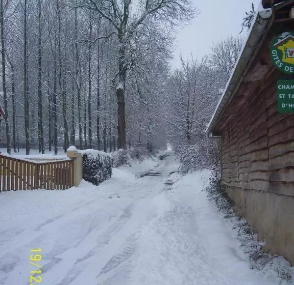 Aamiaismajoitus (B&B) Chambres Et Table D Hôtes Les Trois Marquets