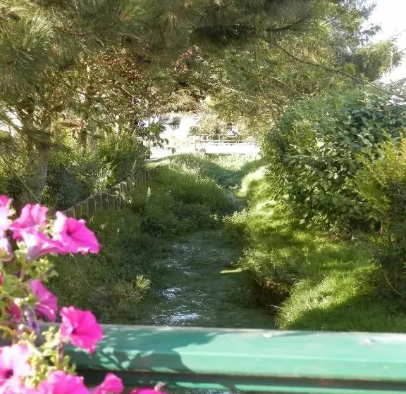 Aamiaismajoitus (B&B) Chambres Et Table D Hôtes Les Trois Marquets