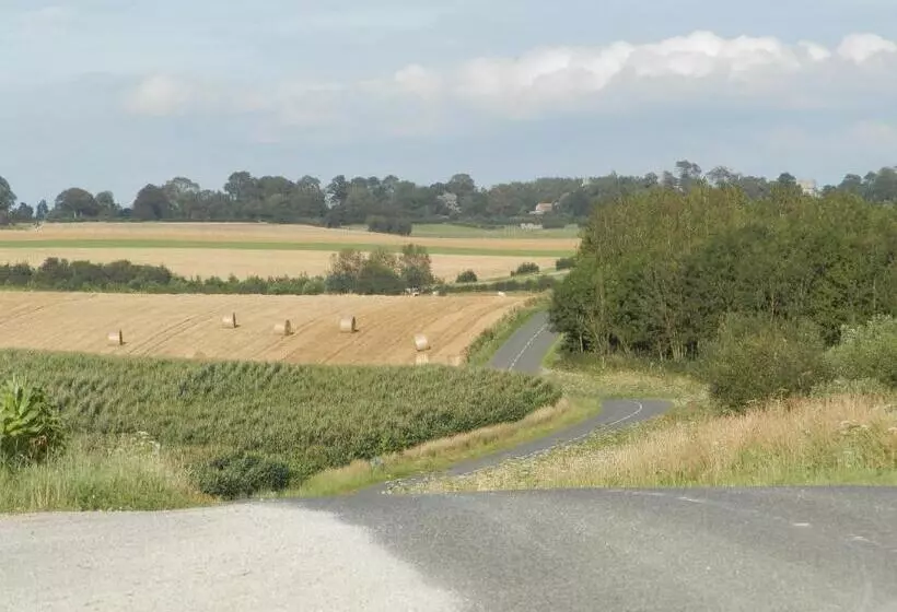 Aamiaismajoitus (B&B) Chambres Et Table D Hôtes Les Trois Marquets