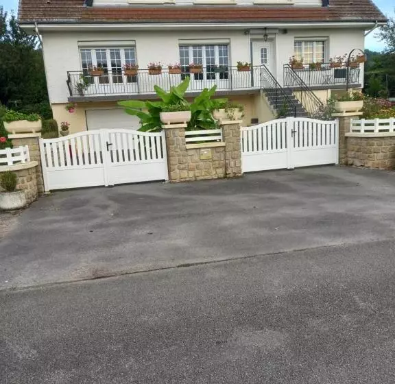 Aamiaismajoitus (B&B) Au Jardin Fessard