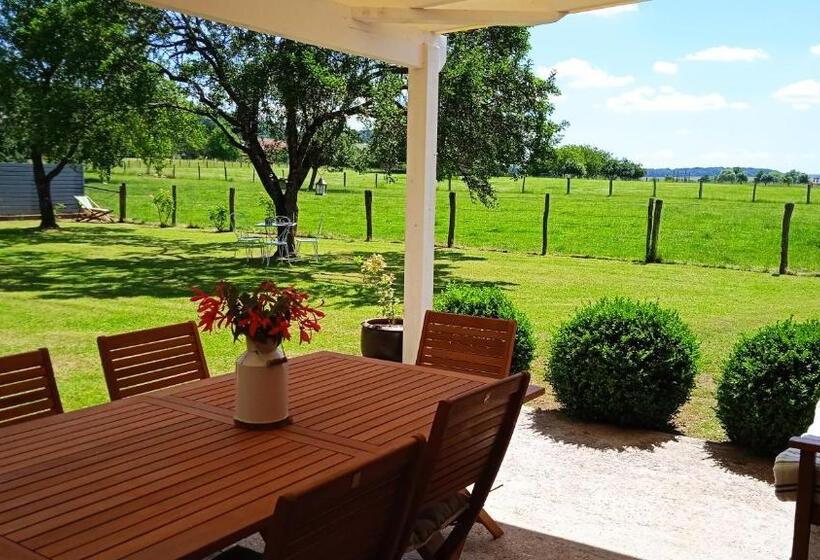 Bed and Breakfast La Taniere Douce