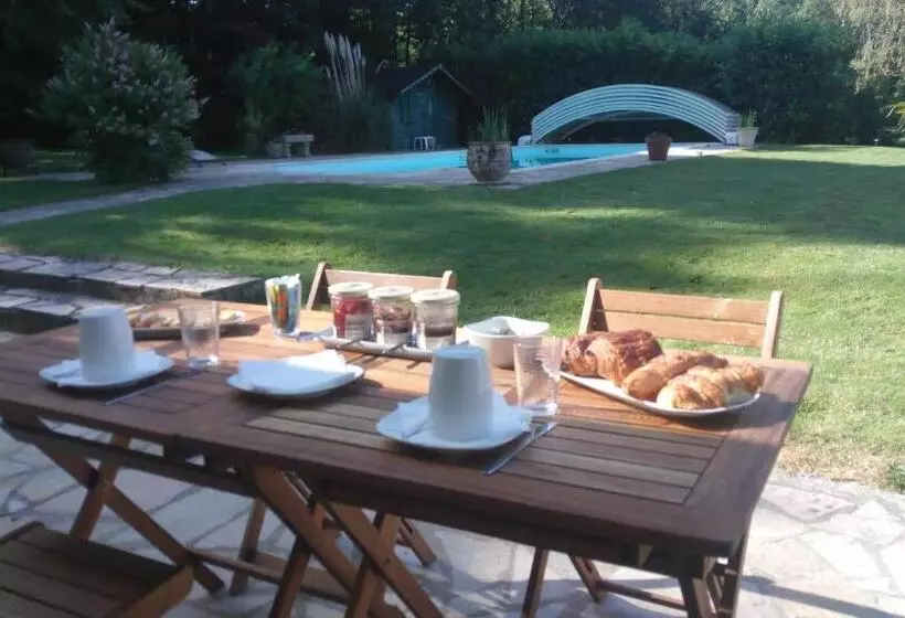 Aamiaismajoitus (B&B) Villa Dikaria