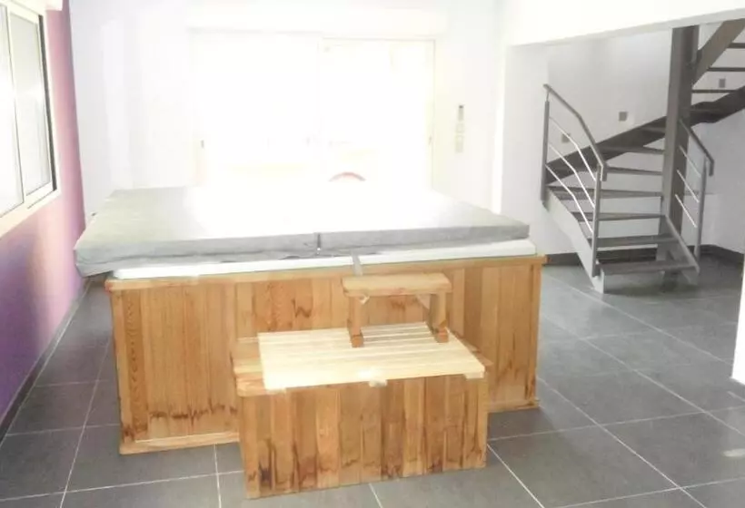 Aamiaismajoitus (B&B) Villa Dikaria