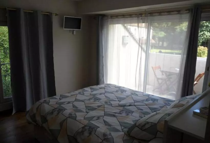 Aamiaismajoitus (B&B) Villa Dikaria