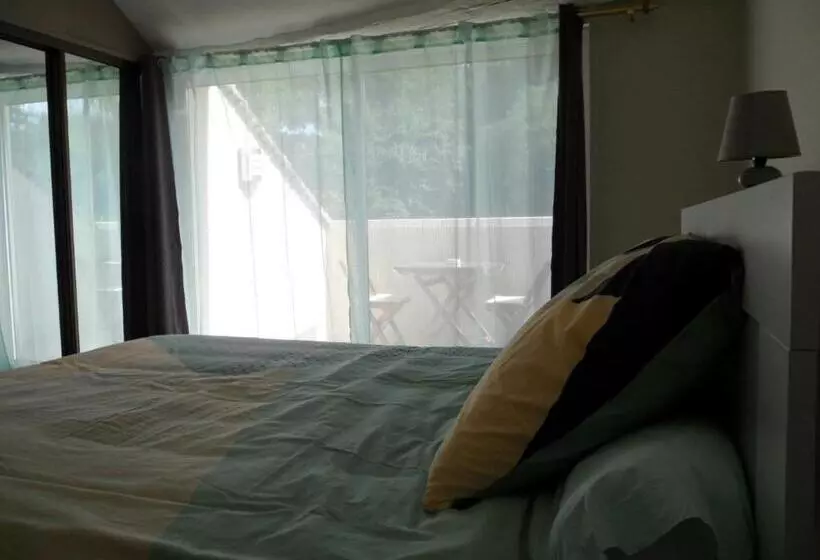 Aamiaismajoitus (B&B) Villa Dikaria