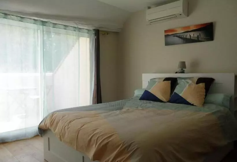 Aamiaismajoitus (B&B) Villa Dikaria