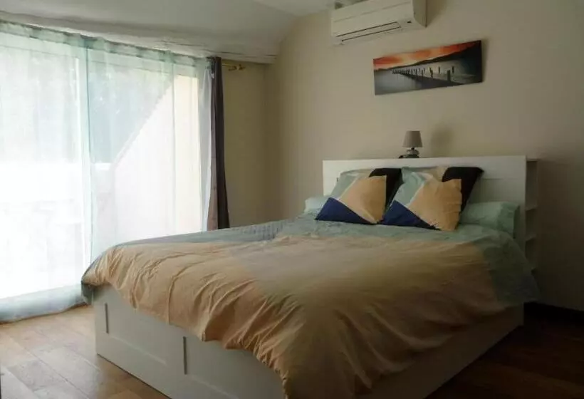 Aamiaismajoitus (B&B) Villa Dikaria