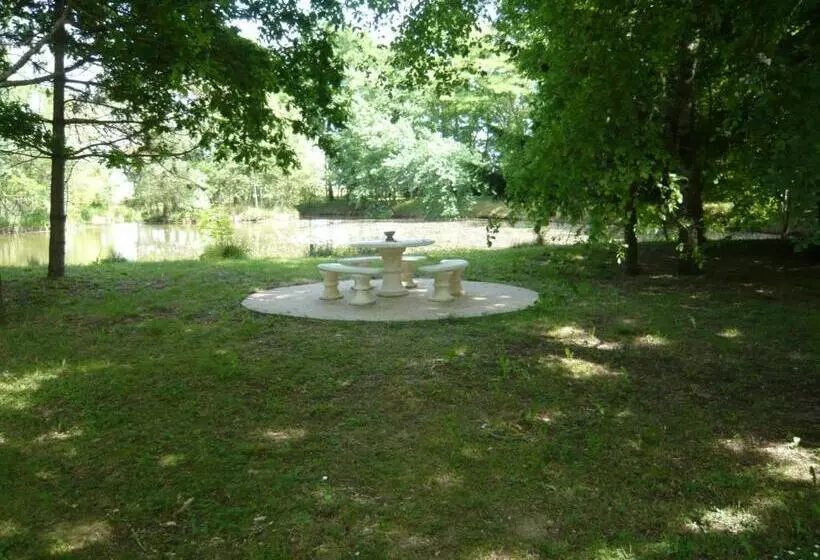 Aamiaismajoitus (B&B) Villa Dikaria