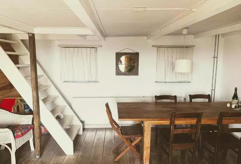 Hotelli Farmhouse Near Beach