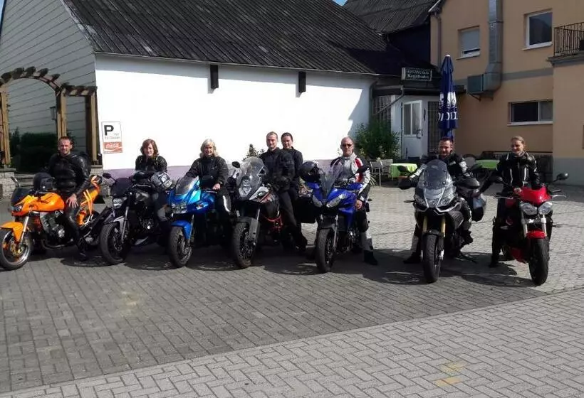 ペンション Gasthaus Am Brunnen