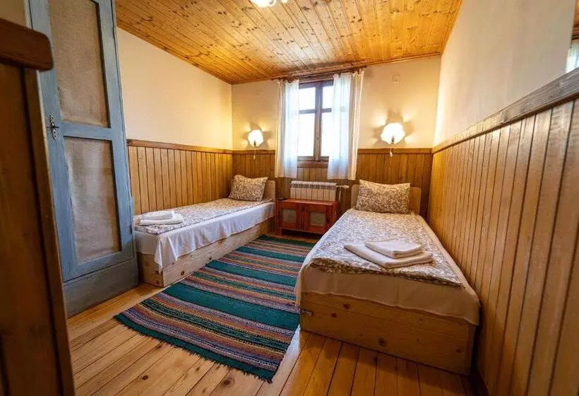 ペンション Kandaphery Guest Houses