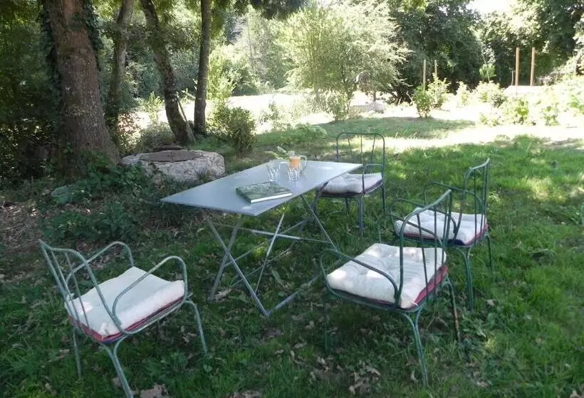 Aamiaismajoitus (B&B) Au Son Du Jardin Poitevin