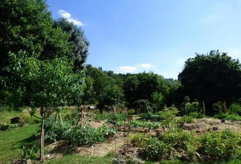 Aamiaismajoitus (B&B) Au Son Du Jardin Poitevin