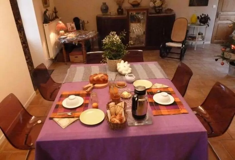 Aamiaismajoitus (B&B) Au Son Du Jardin Poitevin