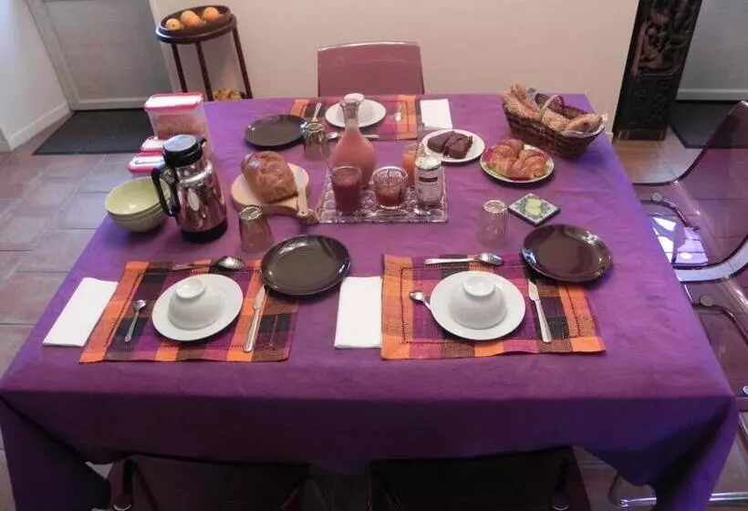 Aamiaismajoitus (B&B) Au Son Du Jardin Poitevin