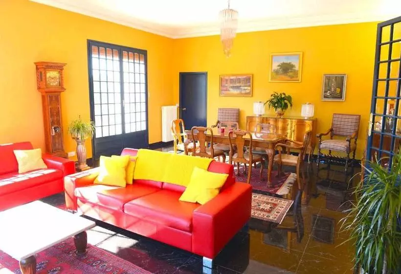 Aamiaismajoitus (B&B) Chez Montiz