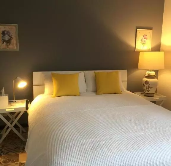 Aamiaismajoitus (B&B) Chez Montiz