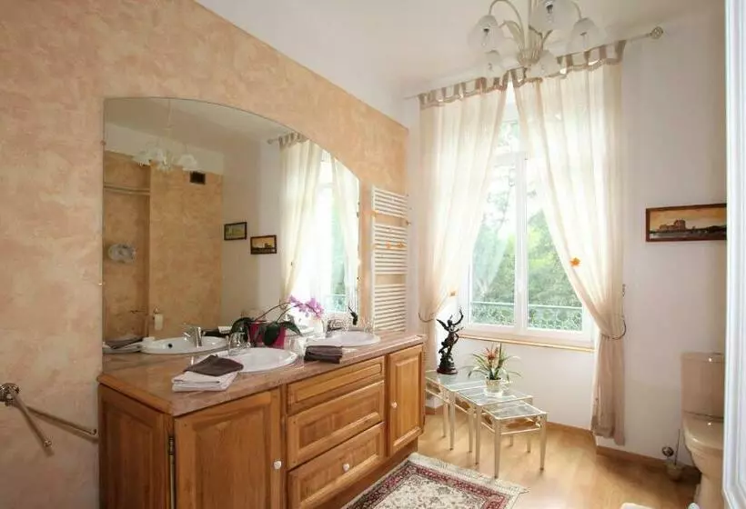 ベッドアンドブレックファースト Château De Broyes