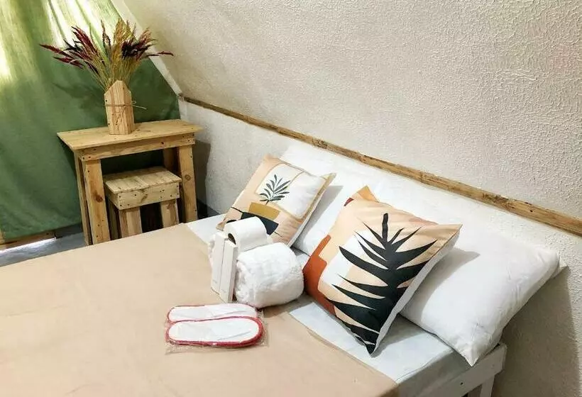 Aamiaismajoitus (B&B) Beach Front Hut   Faith Bay Huts 1