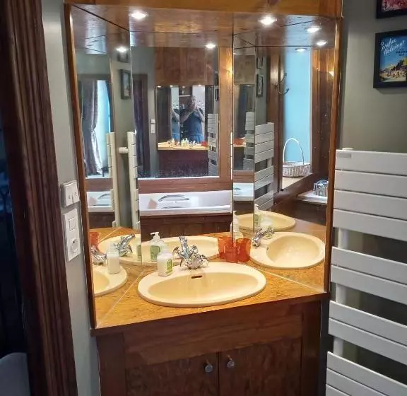 Aamiaismajoitus (B&B) L Ancien Hôtel