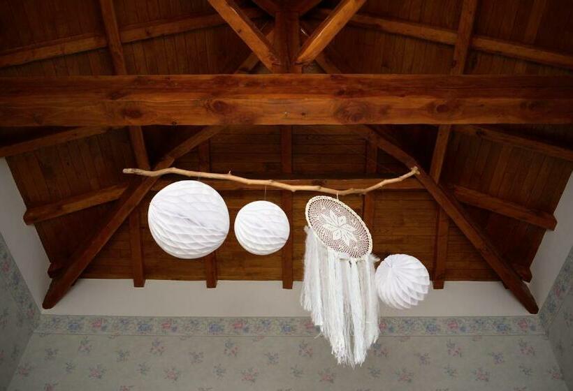 مبيت وإفطار La Cascadeta