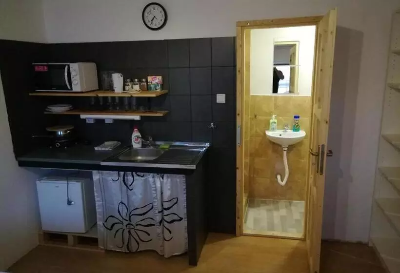 Aamiaismajoitus (B&B) U Dragouna