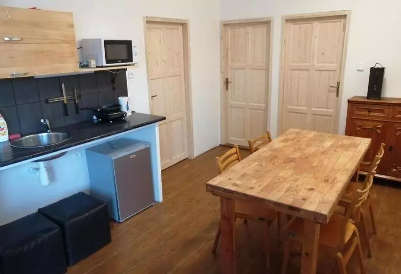 Aamiaismajoitus (B&B) U Dragouna