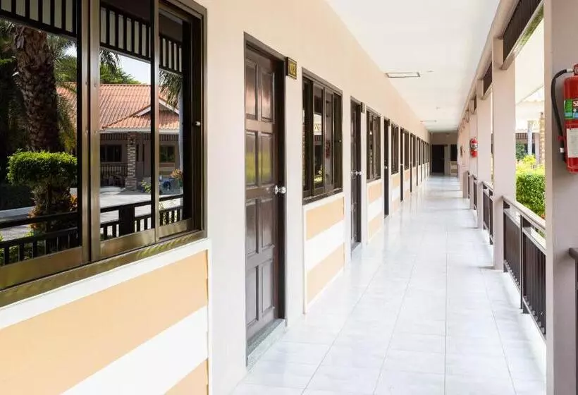 Hotelli โรงแรมมณีสังขะ