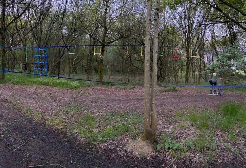 Отель De La Terre Farm Stay